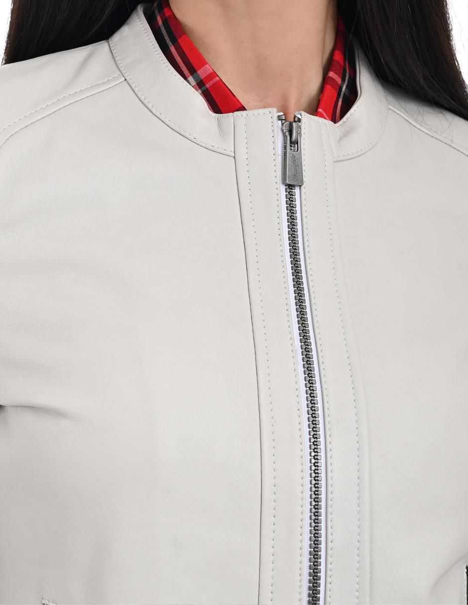 Chamarra de piel para mujer