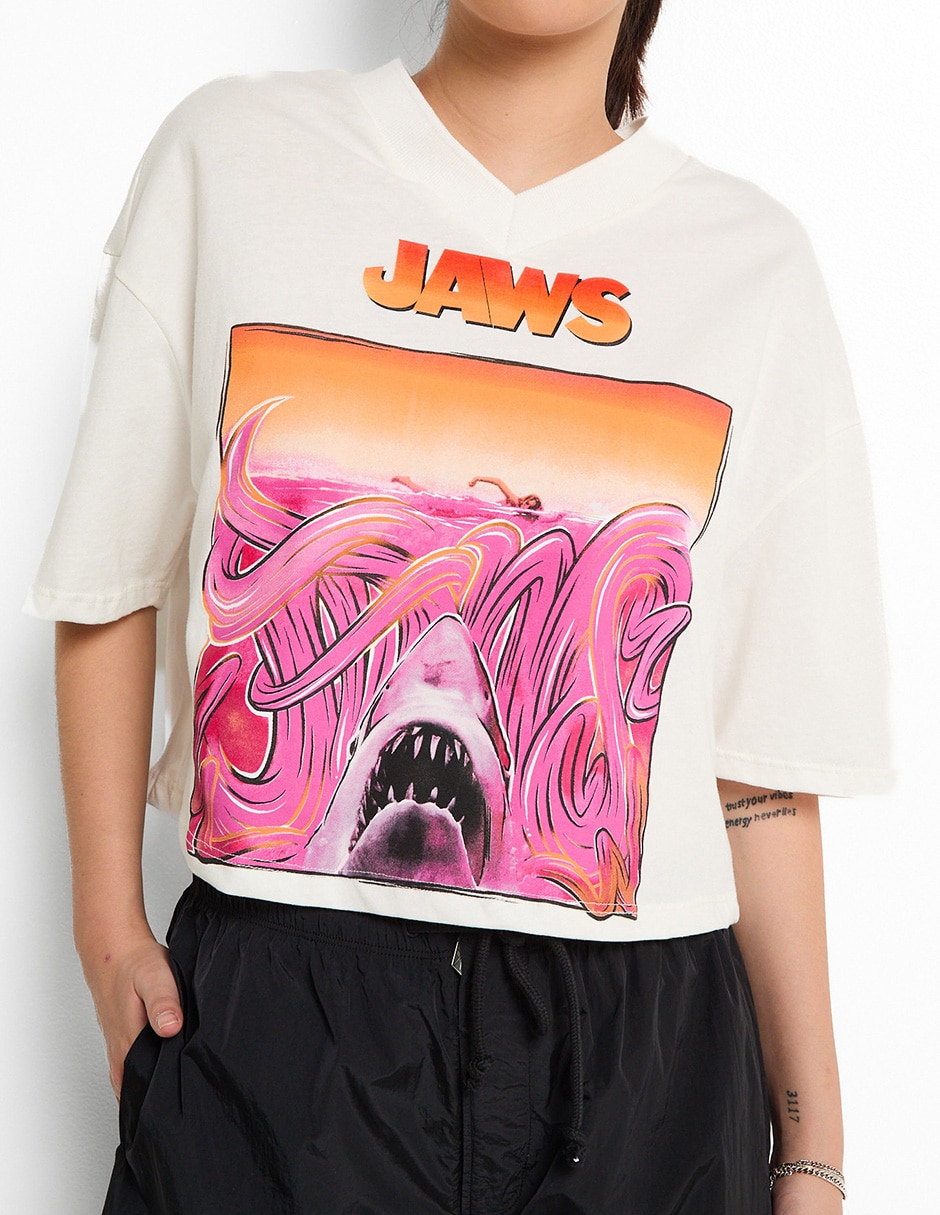 Playera manga corta Tee Bar Jaws cuello v para mujer