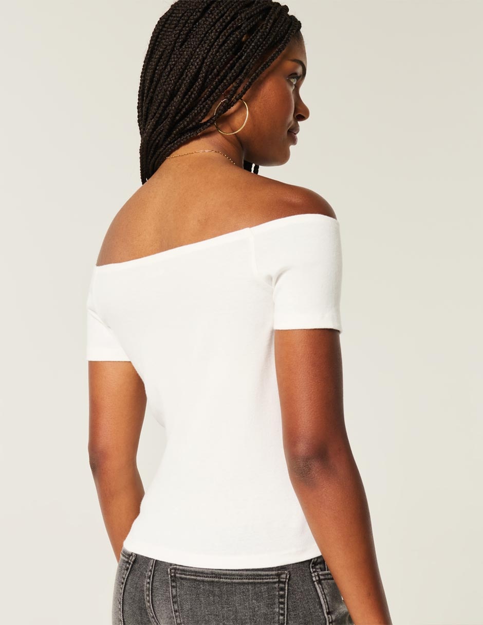 Playera manga corta cuello ojal para mujer 3