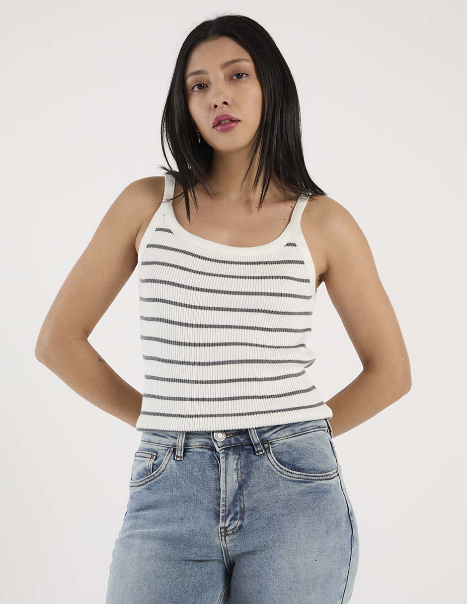 Top escote medio tirante delgado 1