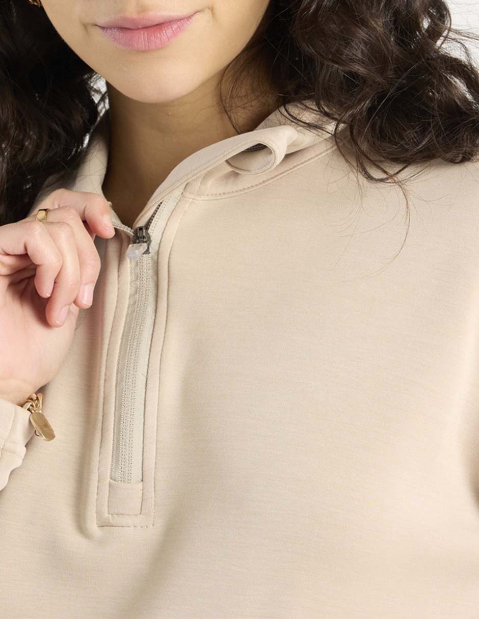Sudadera con capucha y bolsa para mujer 9