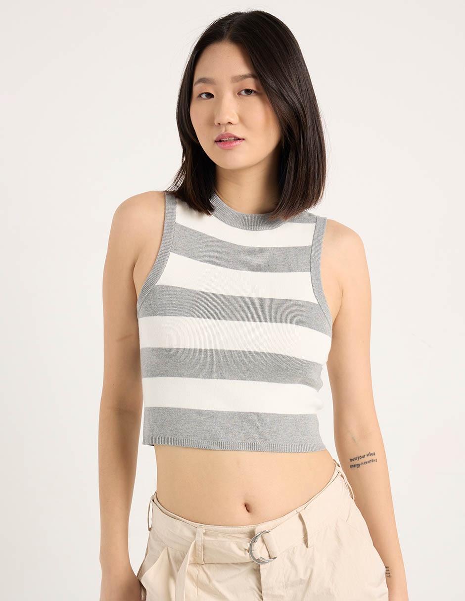 Top cuello redondo escote regular 5