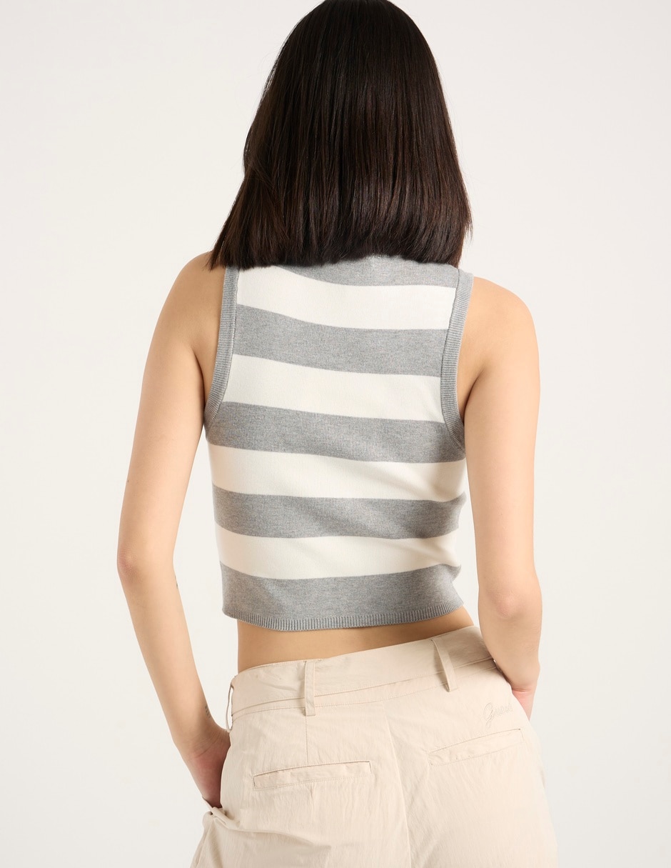 Top cuello redondo escote regular 6