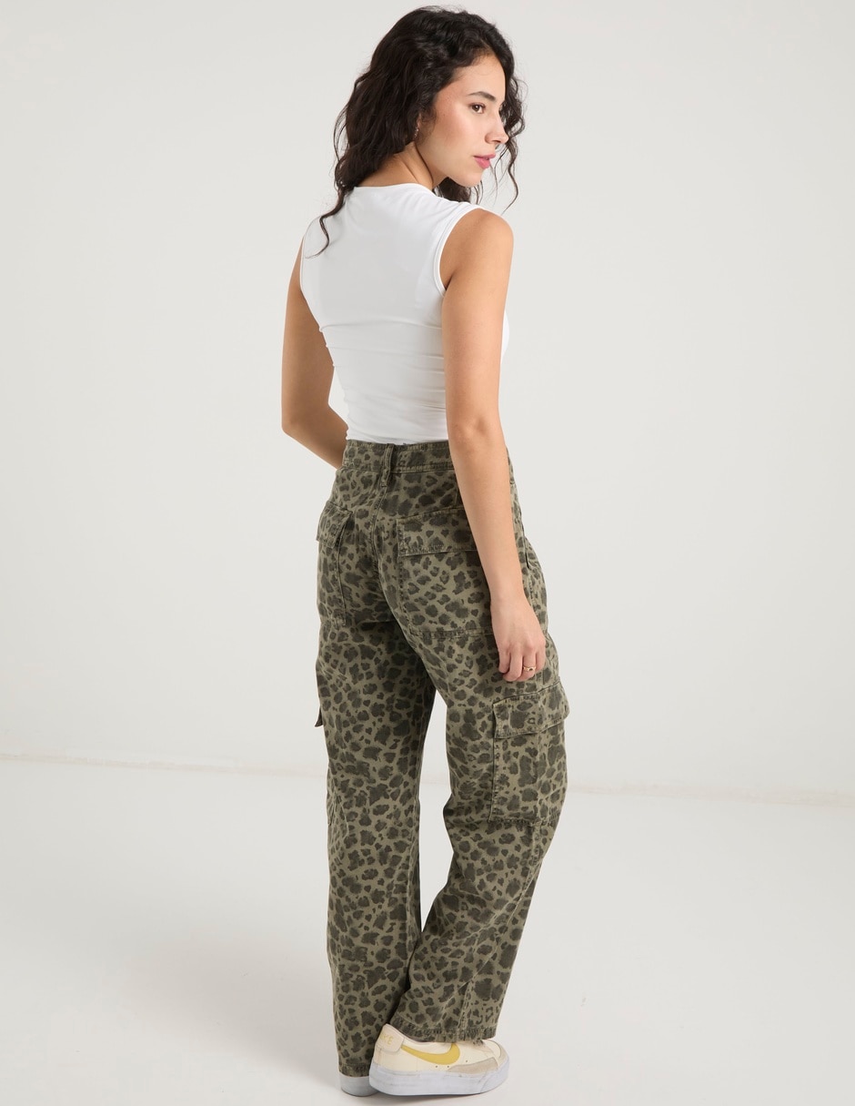 Pantalón cargo straight para mujer 6