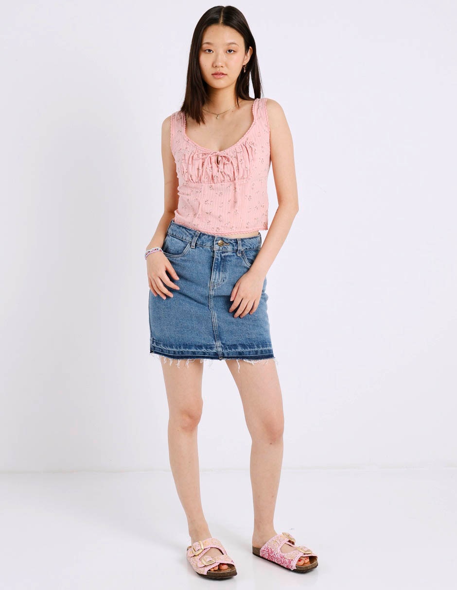 Top cuello redondo escote medio tirante delgado