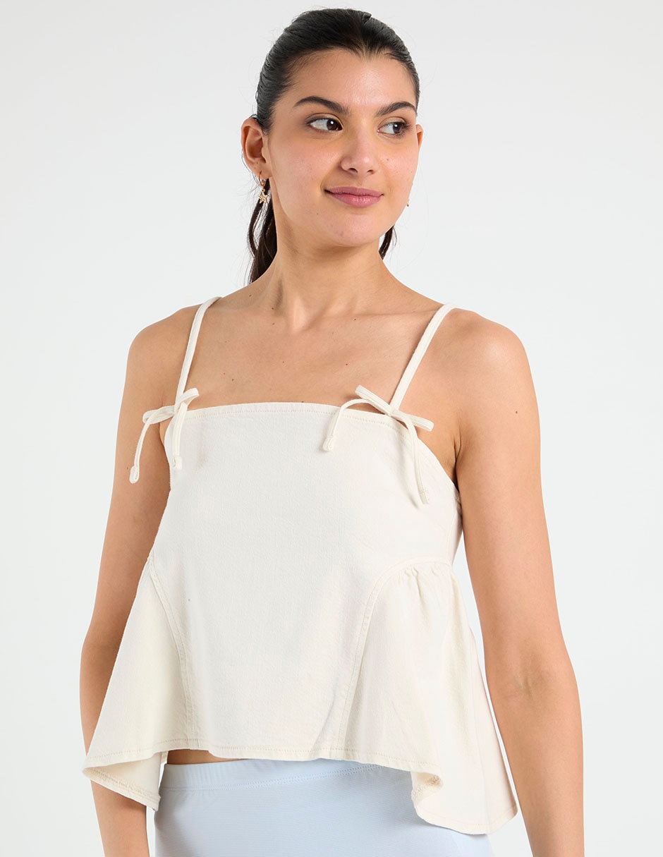 'top' 'cuello' (si aplica) con escote 'escote' (si aplica) sin escote 'tirante' (si aplica) delgado 'top' 'cuello' (si aplica) con escote 'escote' (si aplica) sin escote 'tirante' (si aplica) delgado