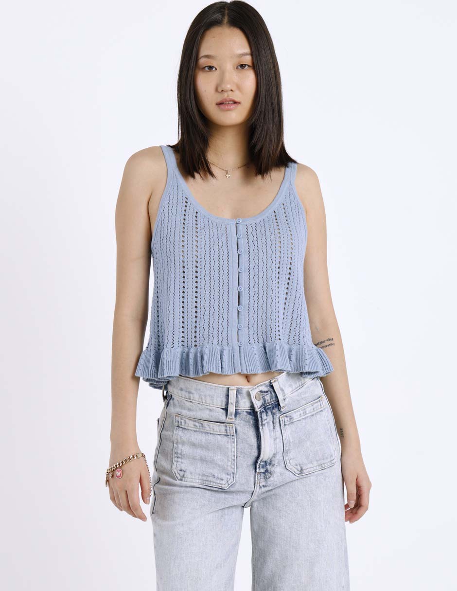 Top cuello redondo escote medio tirante delgado