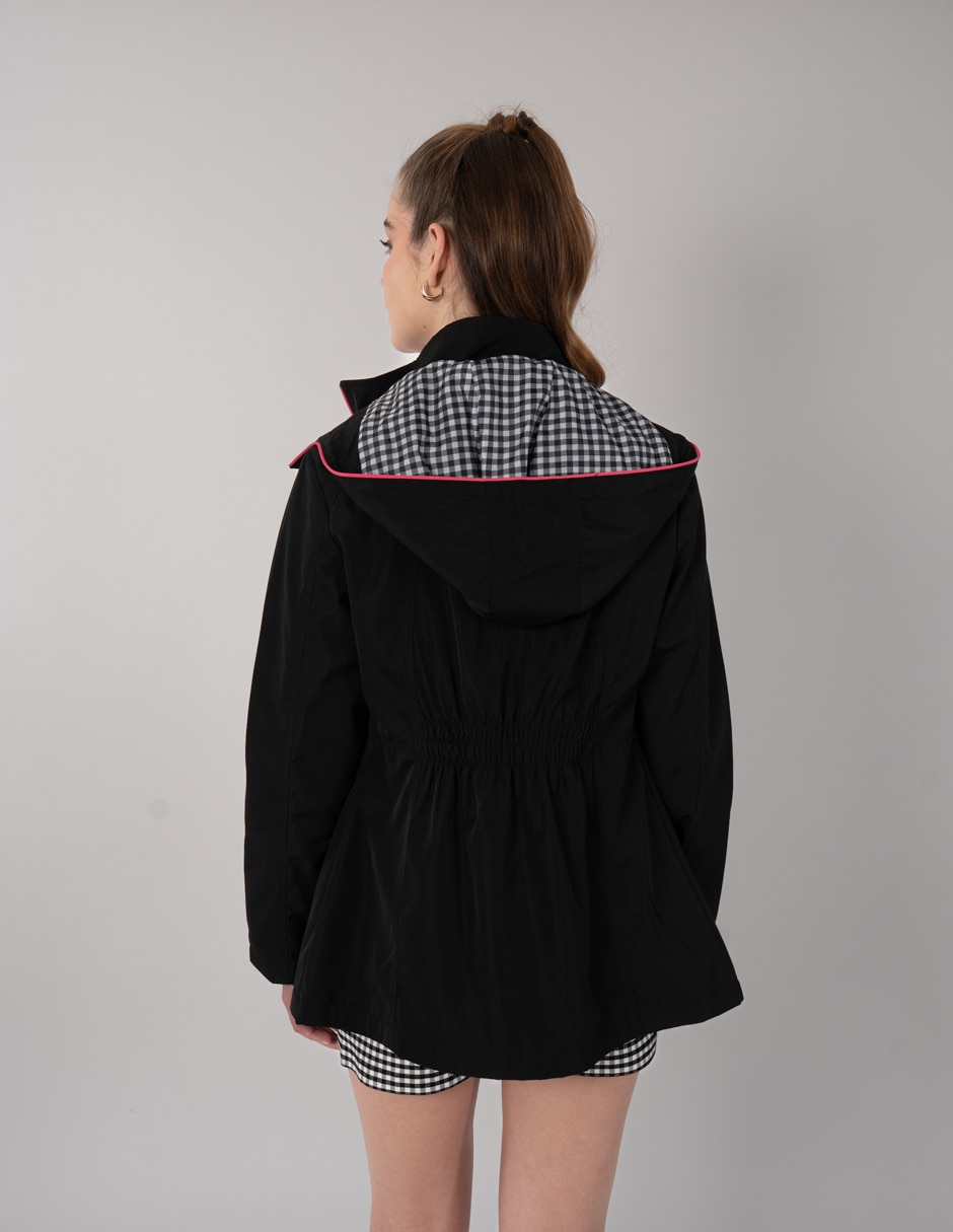 Gabardina impermeable capucha y bolsa para mujer 3
