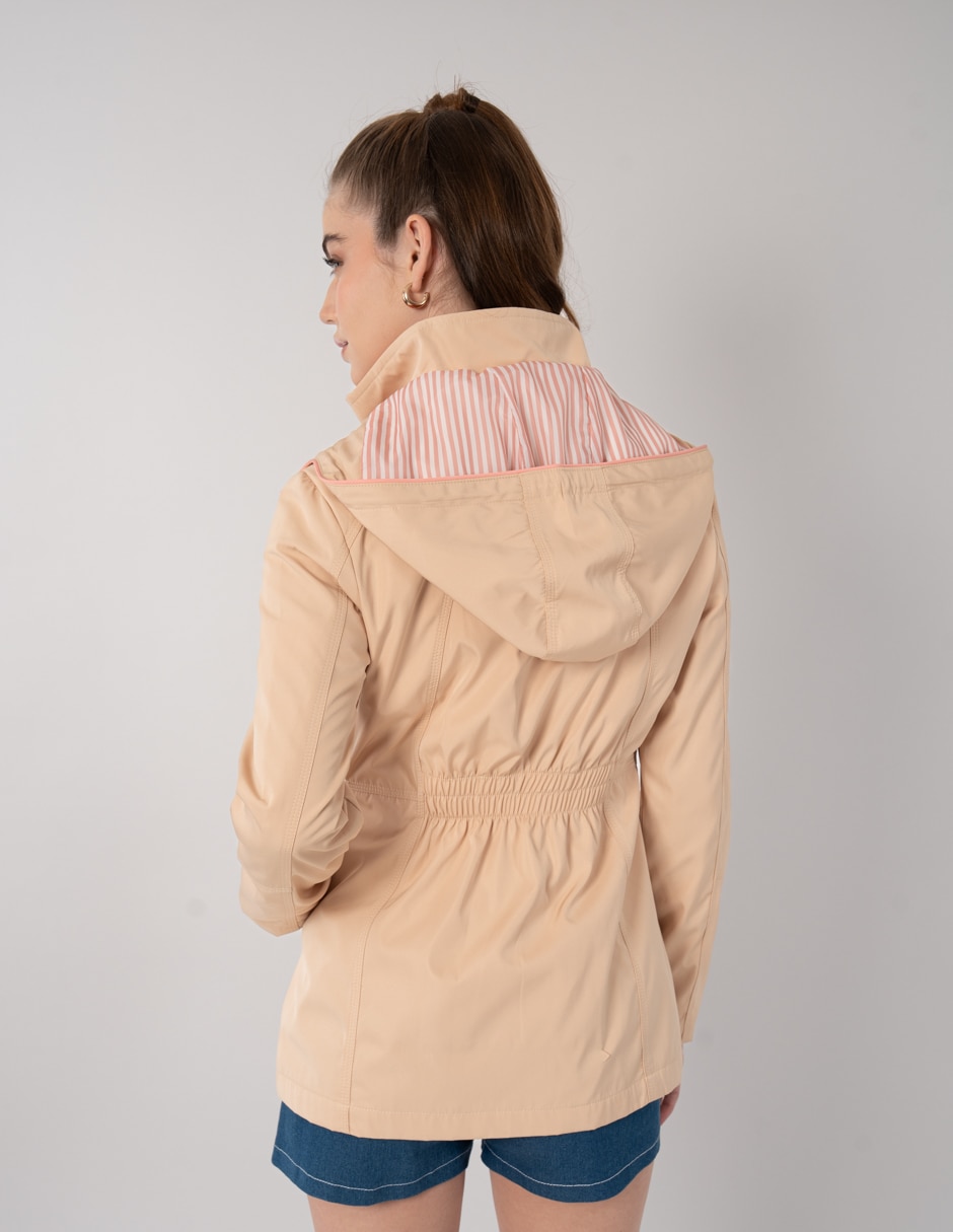 Gabardina impermeable capucha y bolsa para mujer 3