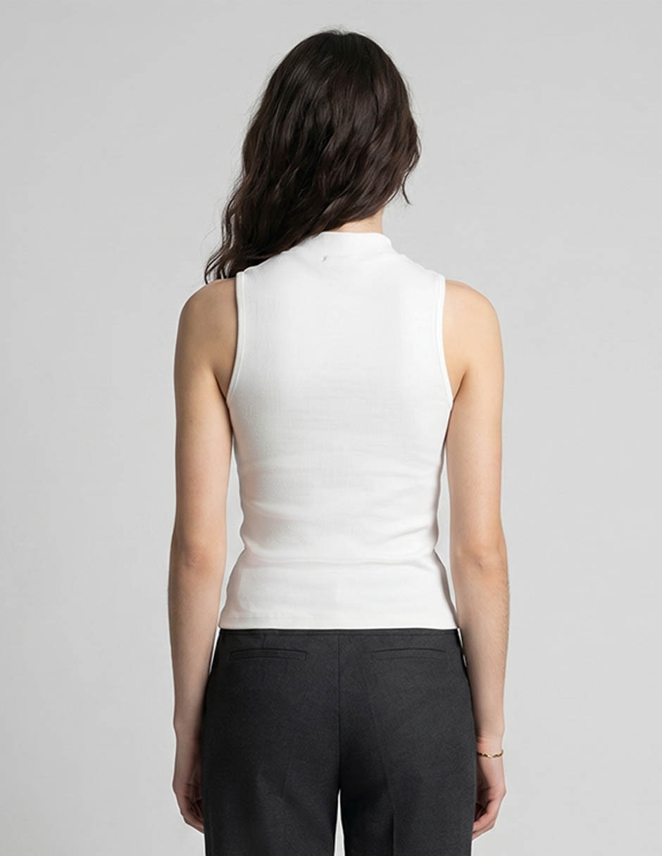 Top cuello redondo escote regular 2