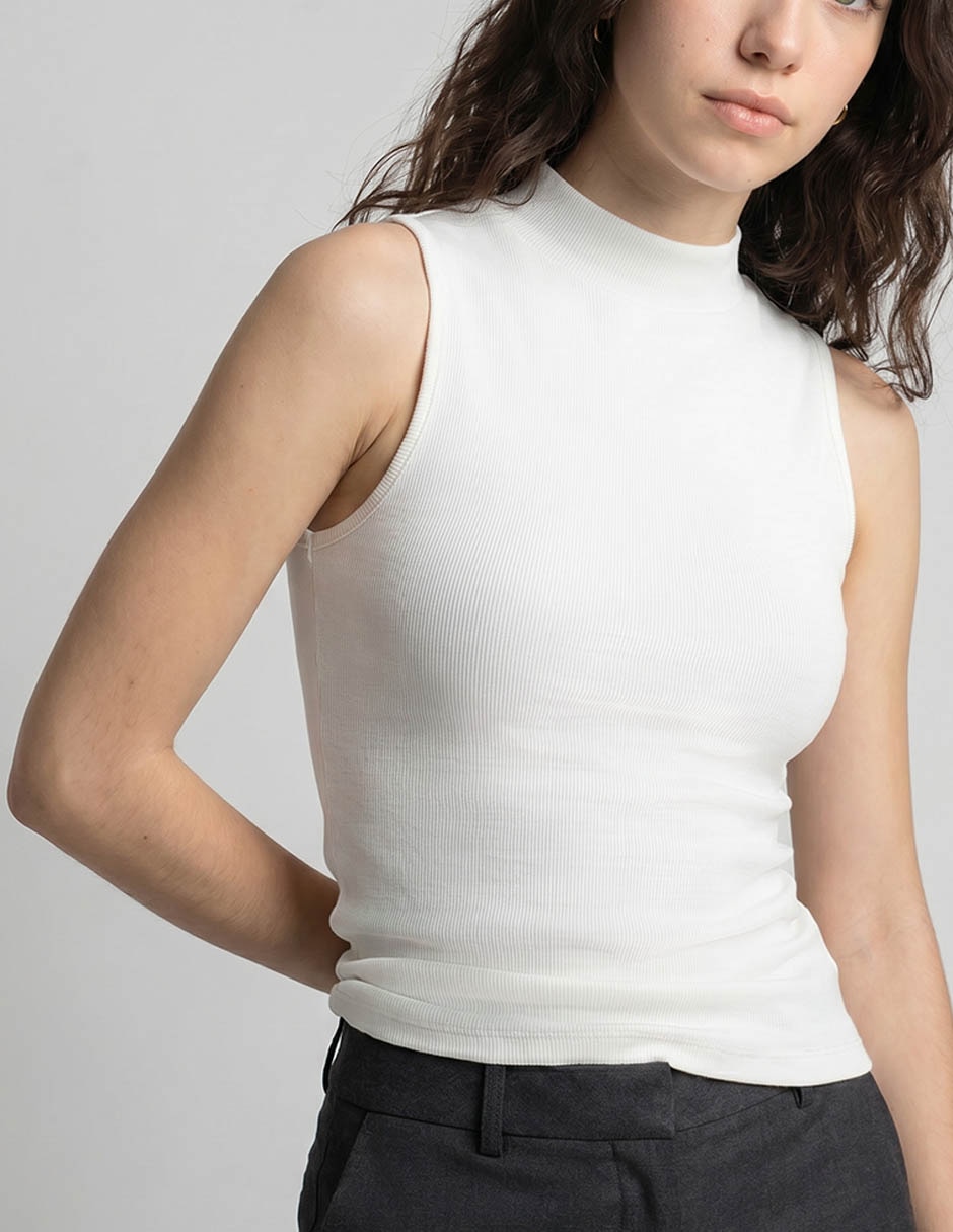 Top cuello redondo escote regular 3