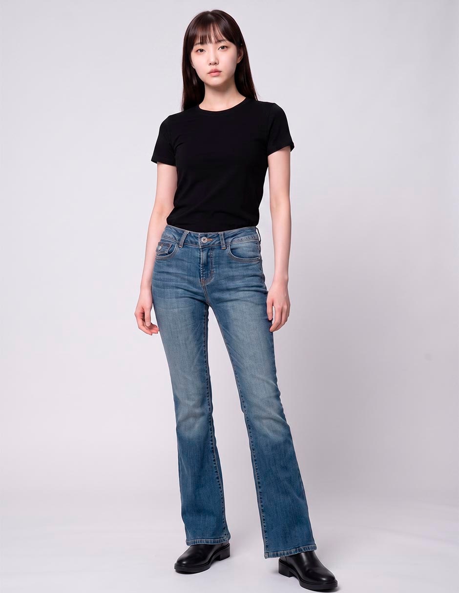 Jeans regular acampanado para mujer