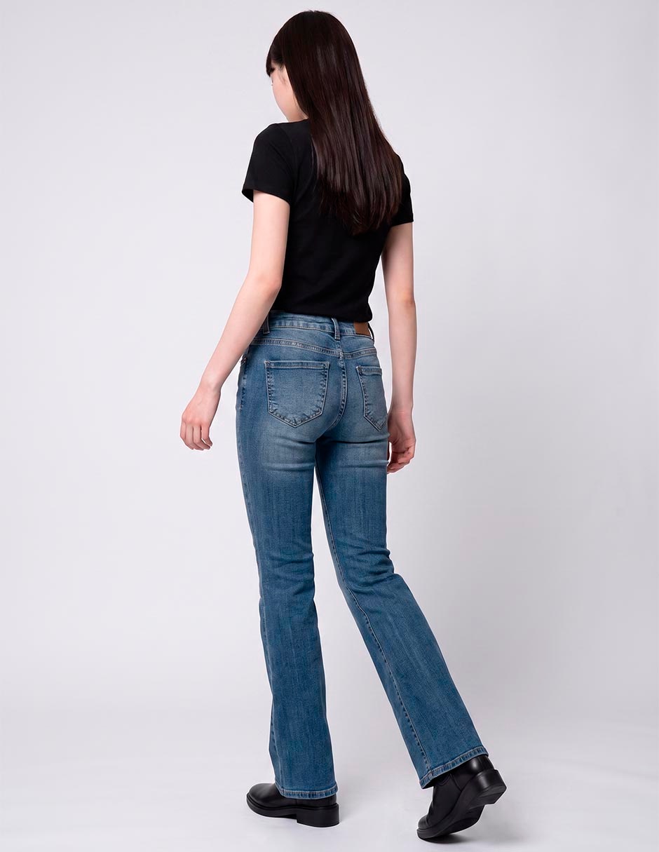 Jeans regular acampanado para mujer 4