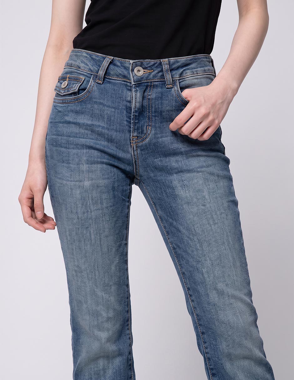 Jeans regular acampanado para mujer 2