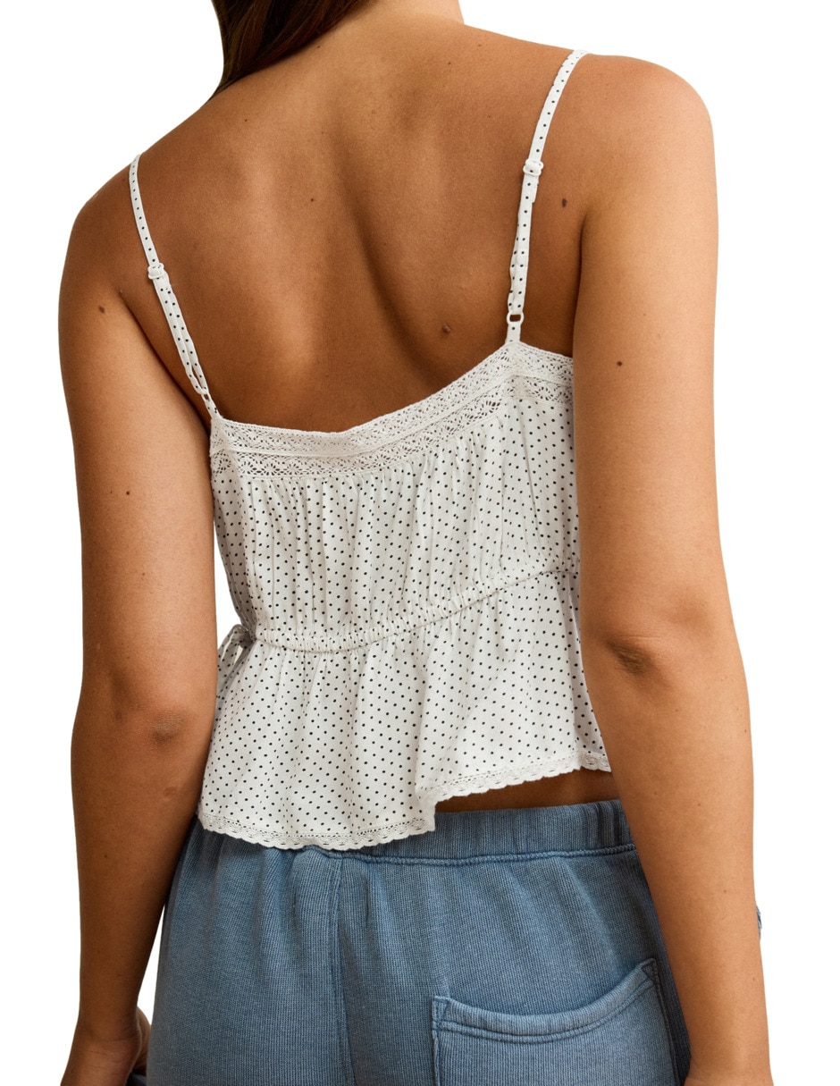 Top cuello abierto escote cuadrado tirante delgado 4