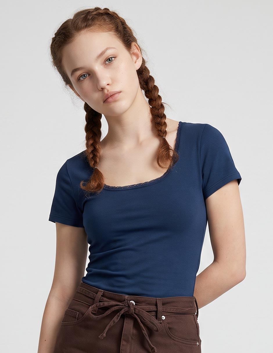 Top cuello redondo escote regular Top cuello redondo escote regular