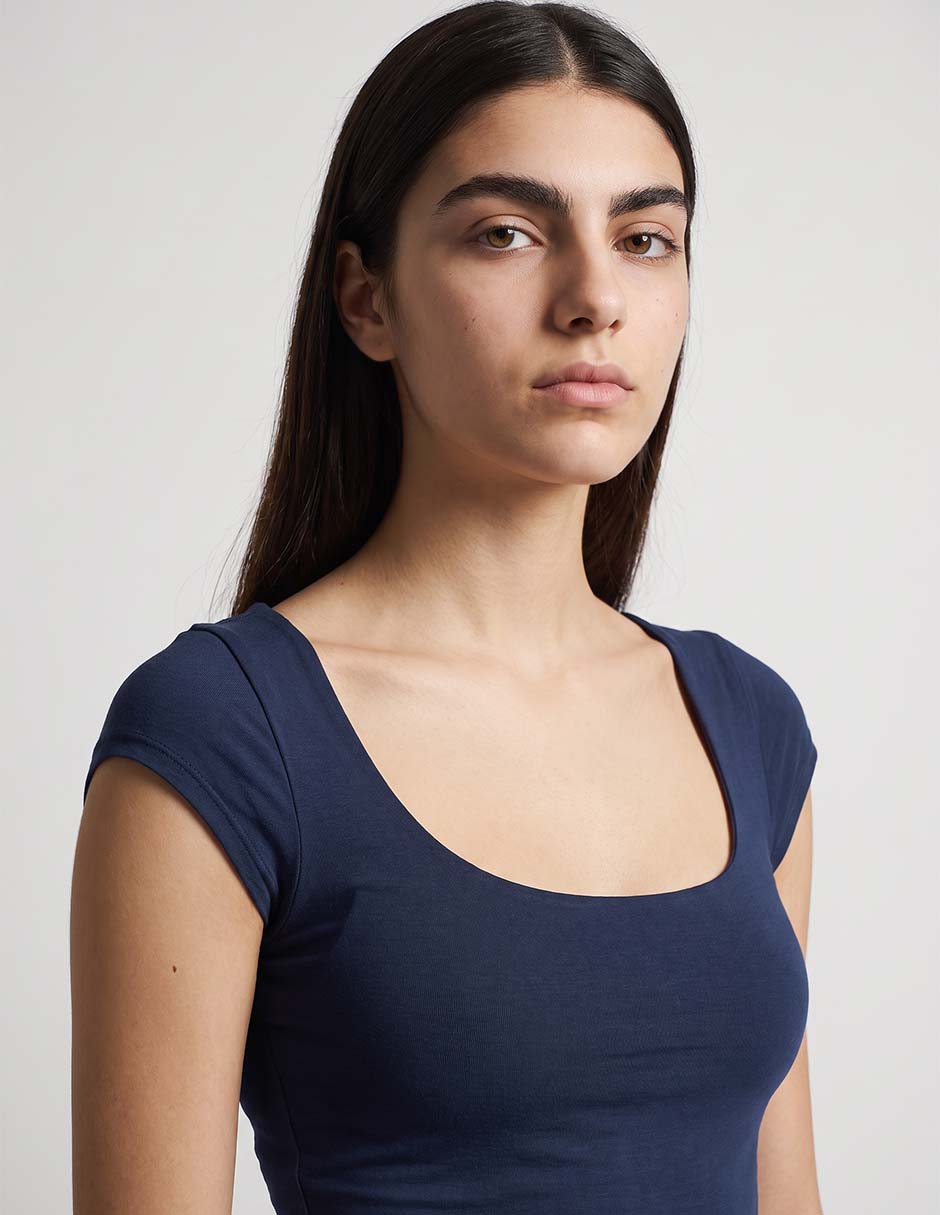 Playera manga corta cuello cuadrado para mujer 3