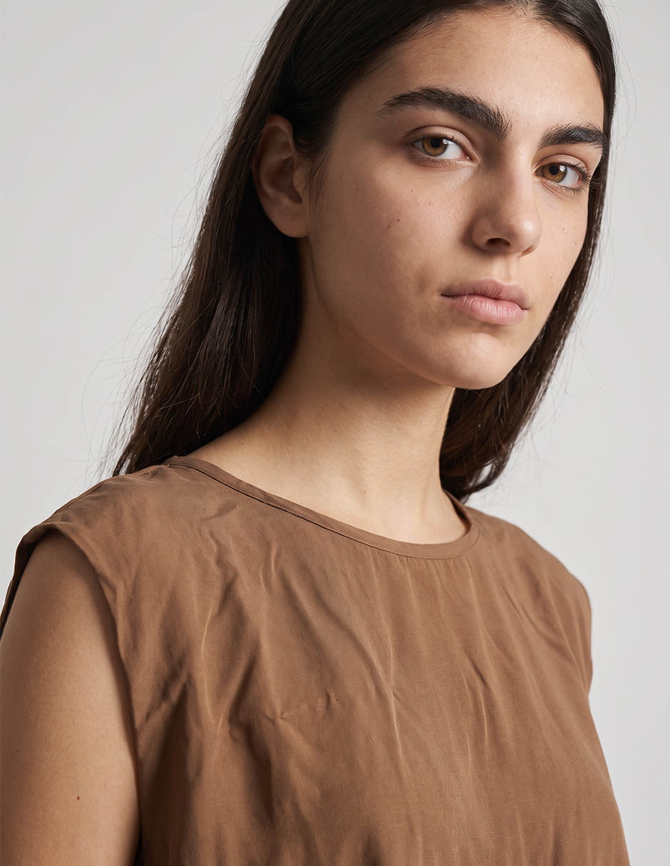 Blusa sin manga para mujer 4