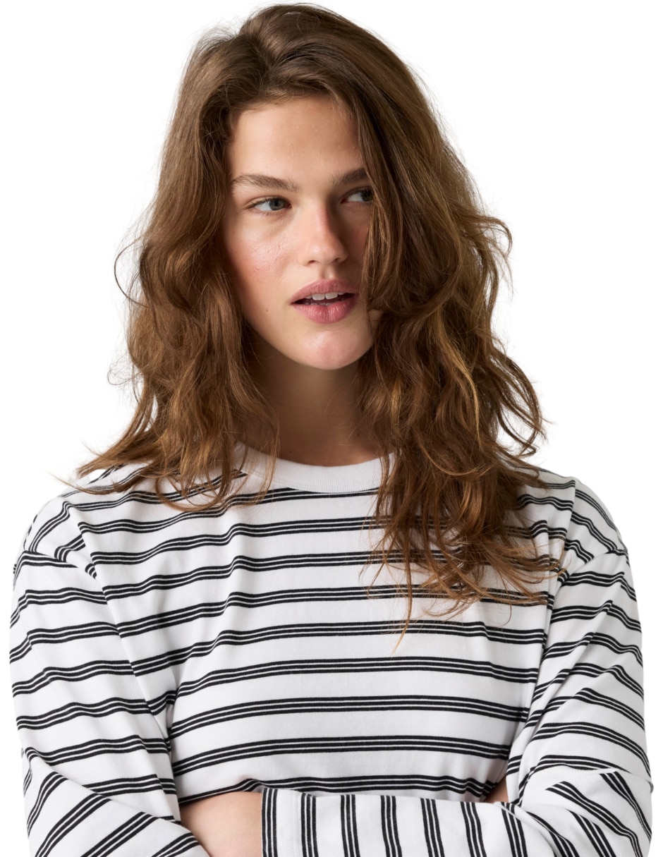 Playera manga larga cuello redondo para mujer 4