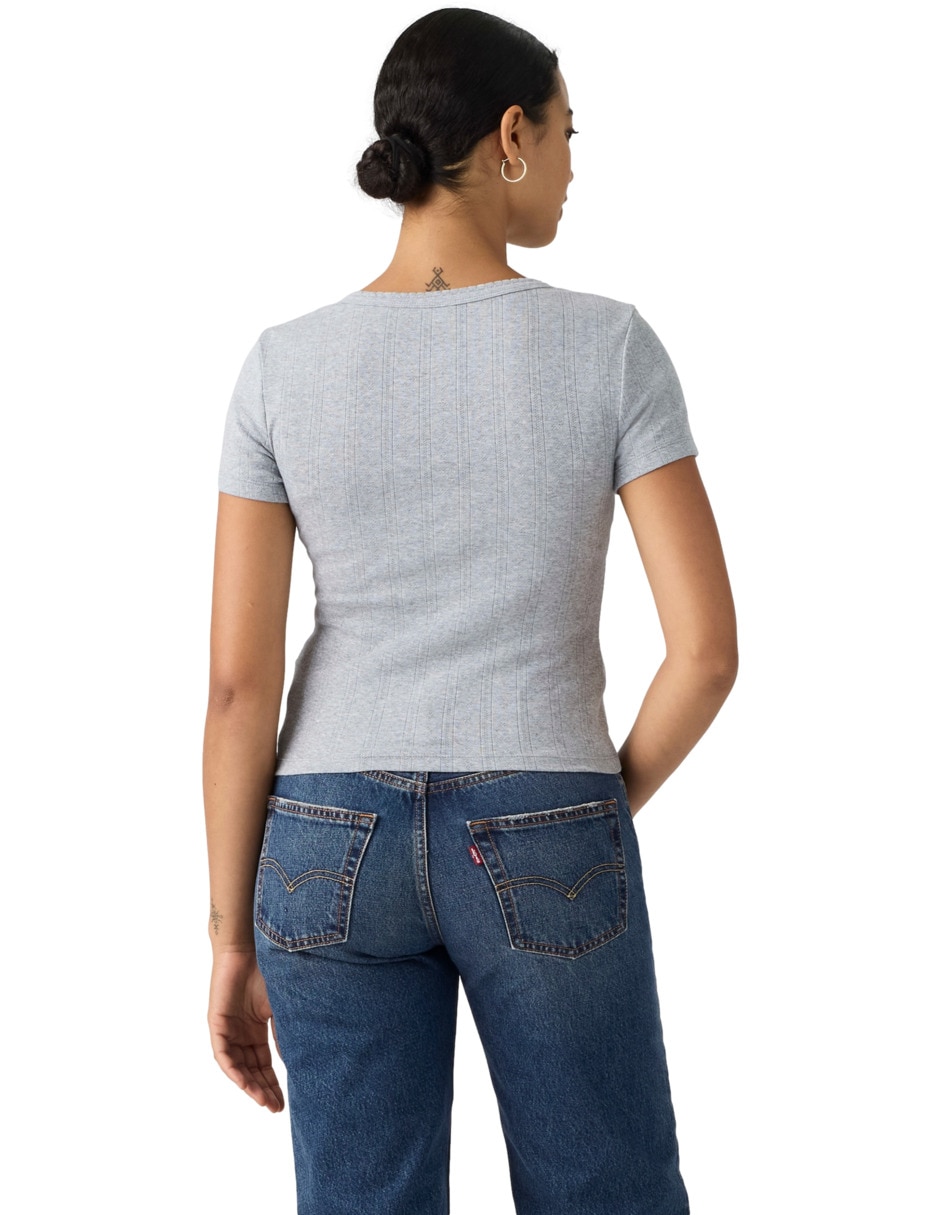 Playera manga corta cuello henley para mujer 2