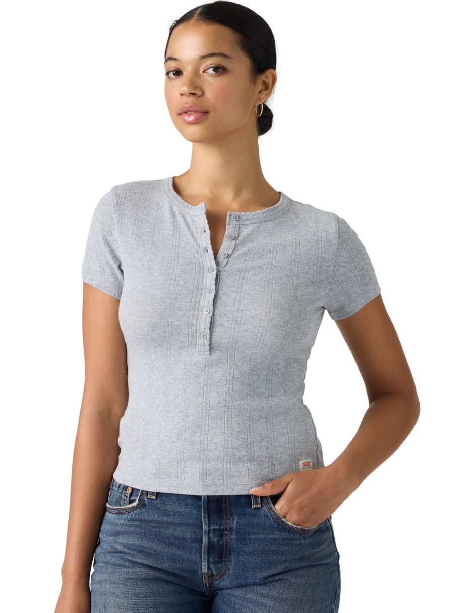 Playera manga corta cuello henley para mujer 4