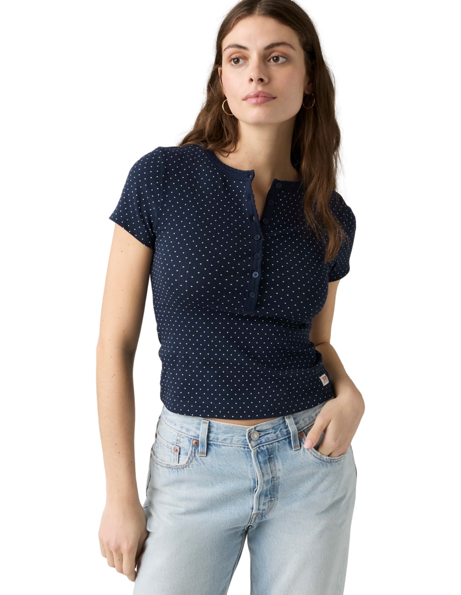 Playera manga corta cuello henley para mujer 2