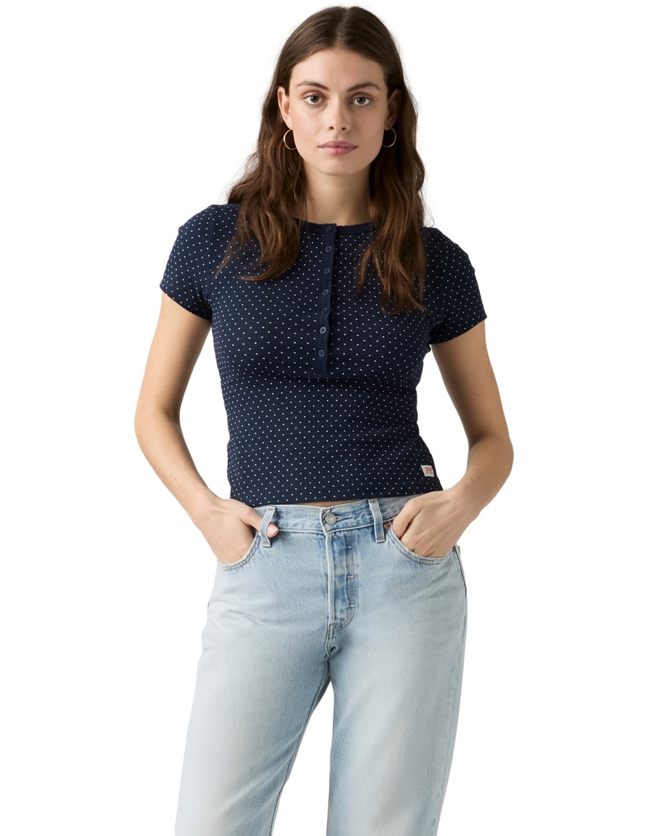Playera manga corta cuello henley para mujer 4