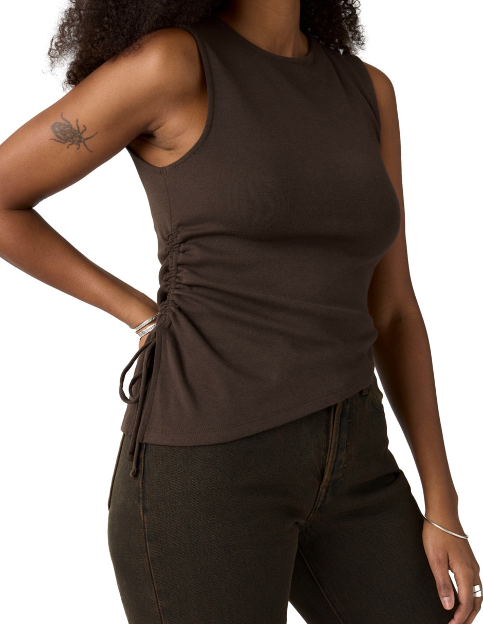 Playera sin manga cuello redondo para mujer 4