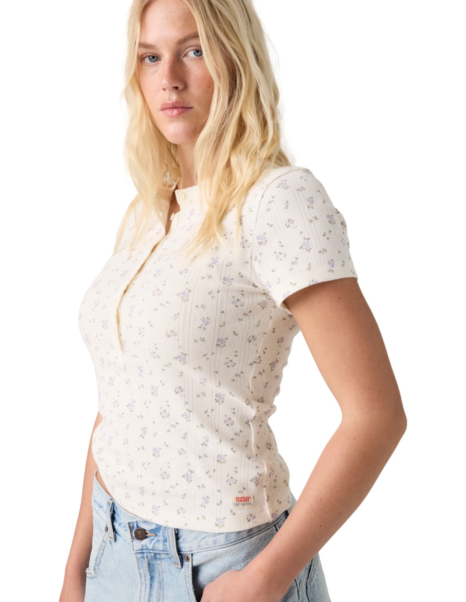 Playera manga corta cuello henley para mujer 4