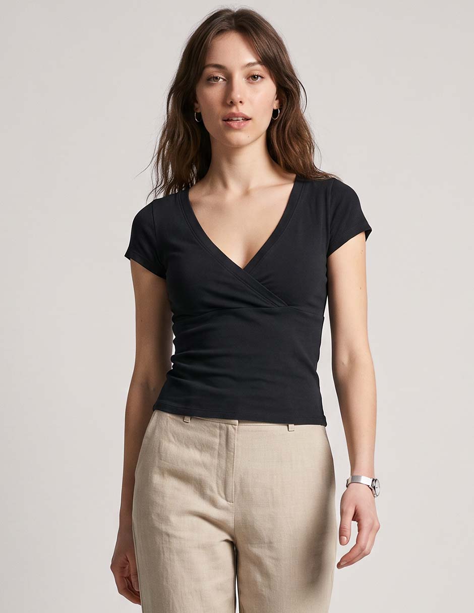 Playera manga corta cuello con escote para mujer Playera manga corta cuello con escote para mujer