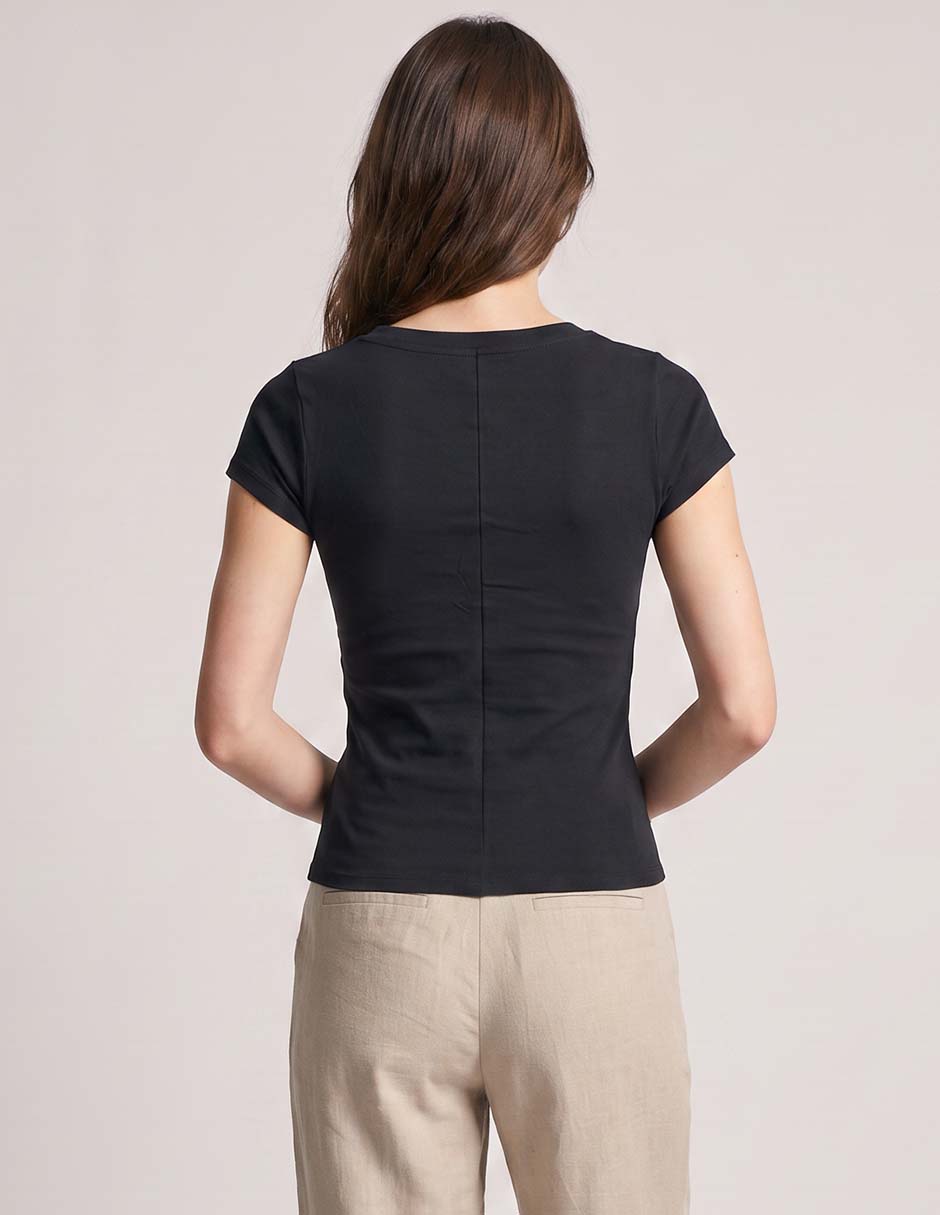 Playera manga corta cuello con escote para mujer 2