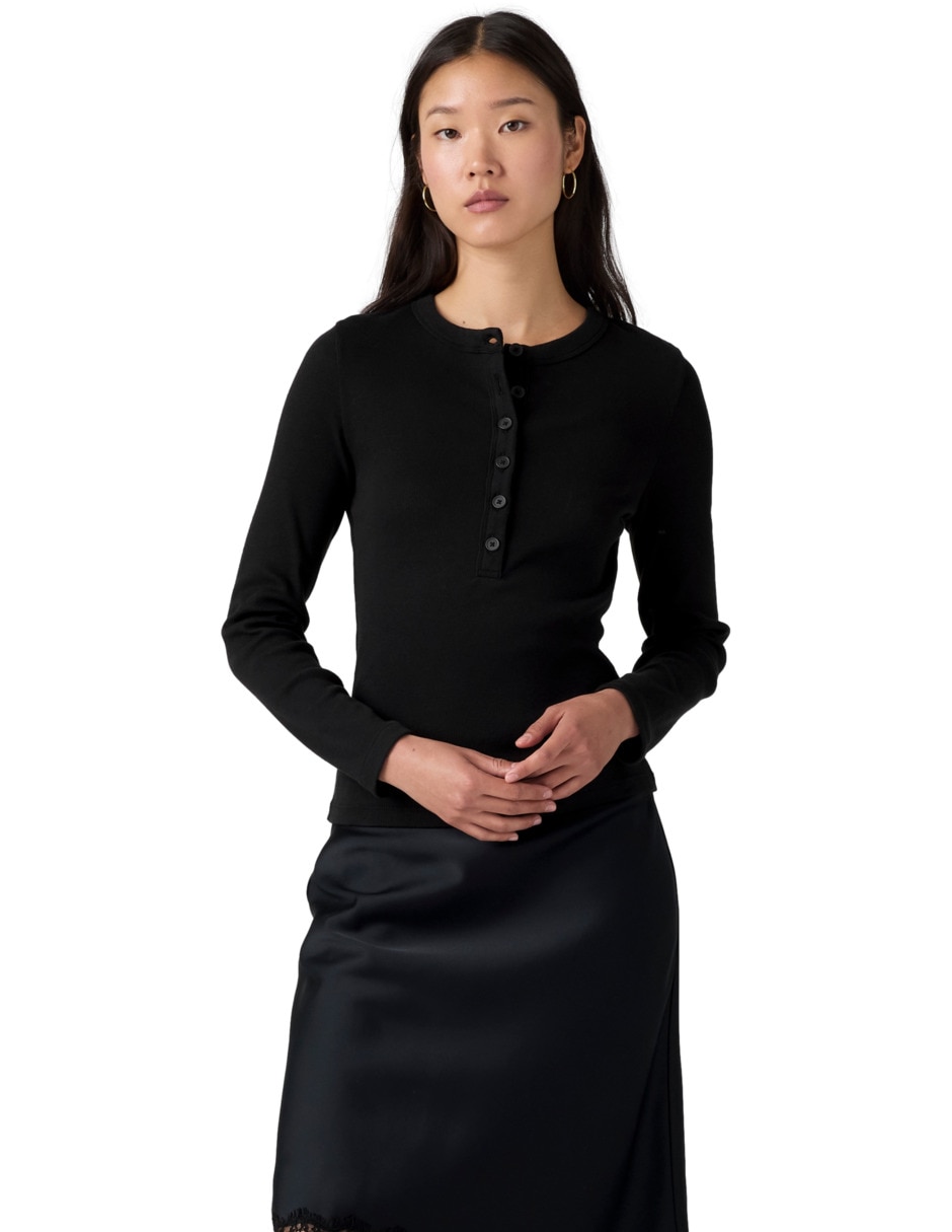 Playera manga larga cuello henley para mujer
