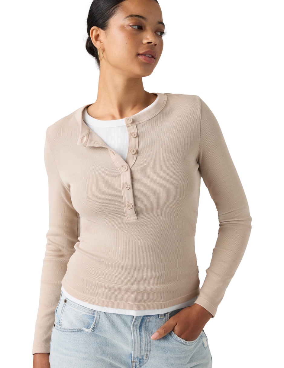Playera manga larga cuello henley para mujer 3