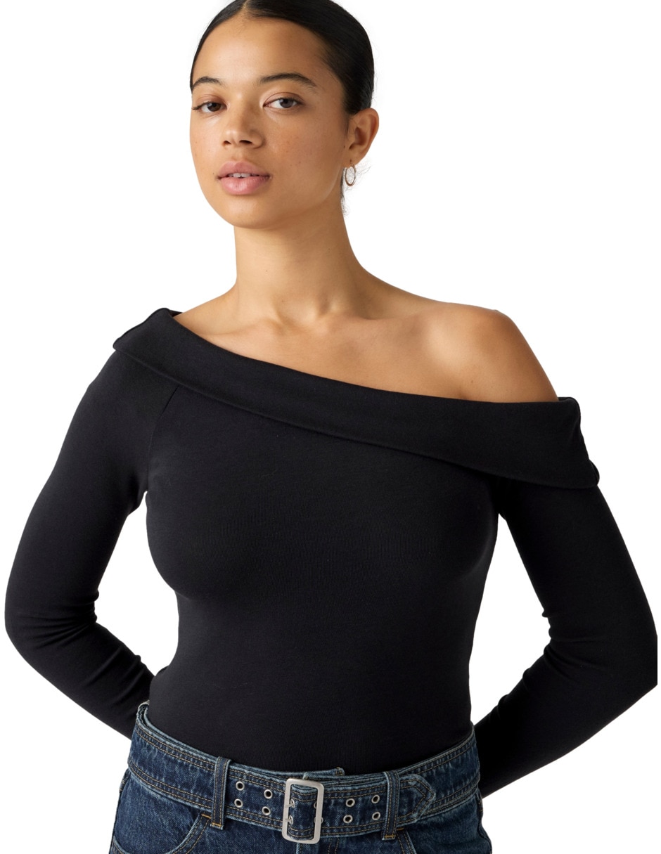 Playera manga larga cuello asimétrico para mujer 3
