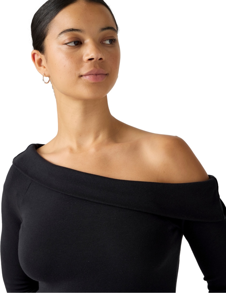 Playera manga larga cuello asimétrico para mujer 4