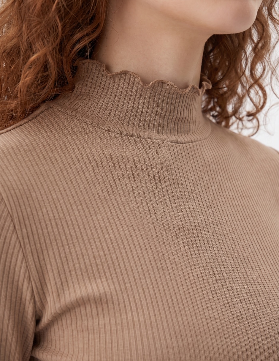 Playera manga larga cuello alto para mujer 4