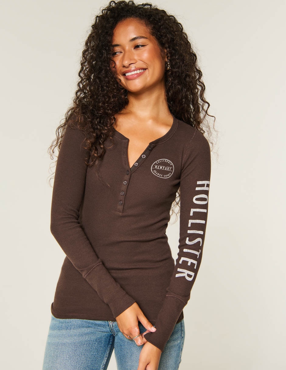 Playera manga larga cuello henley mujer 2