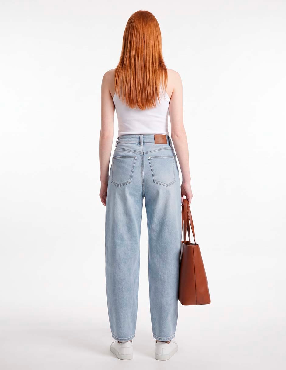 Jeans relaxed barrel para mujer 4