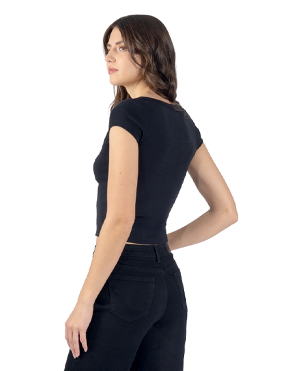 Playera manga cuello Henley para mujer 3